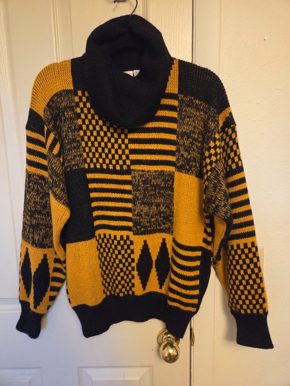 Vintage Black & Yellow Avon Fashions Women's Sweater Large Turtleneck